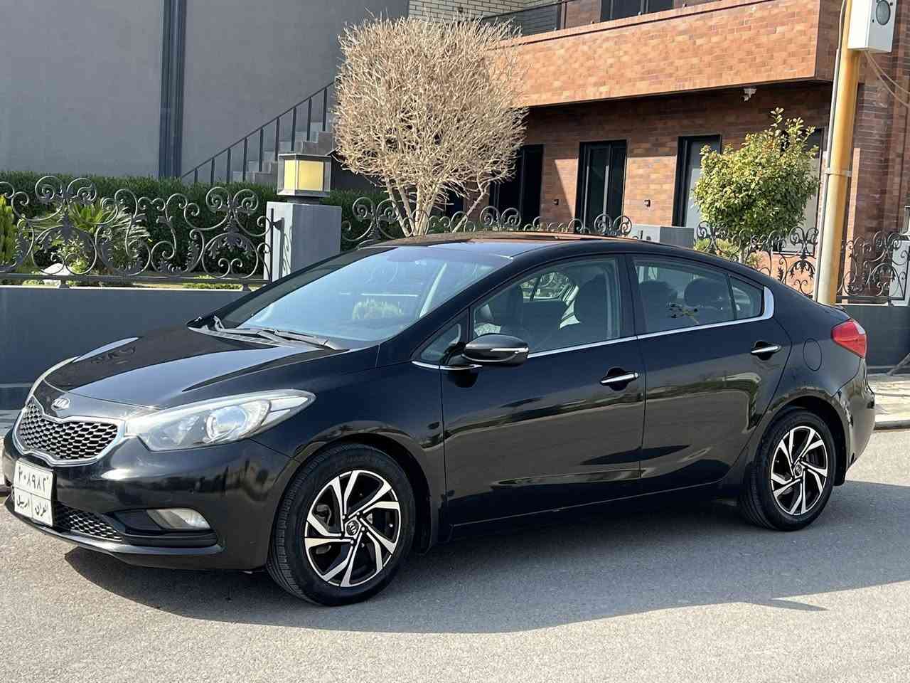 السلام عليكم سيراتو لبيع موديل 2014 سعر جوه سوك 108 وبيه مجال بسيط سيارا بعد على وضعه شركة
محرك 2000 دوش ما مفتوحه تخم تايرا جديد صدر تبريد 
مابيه اي نقص
بيه بس باب صبغ   
مكان سيارا اربيل 
***********وتساب
