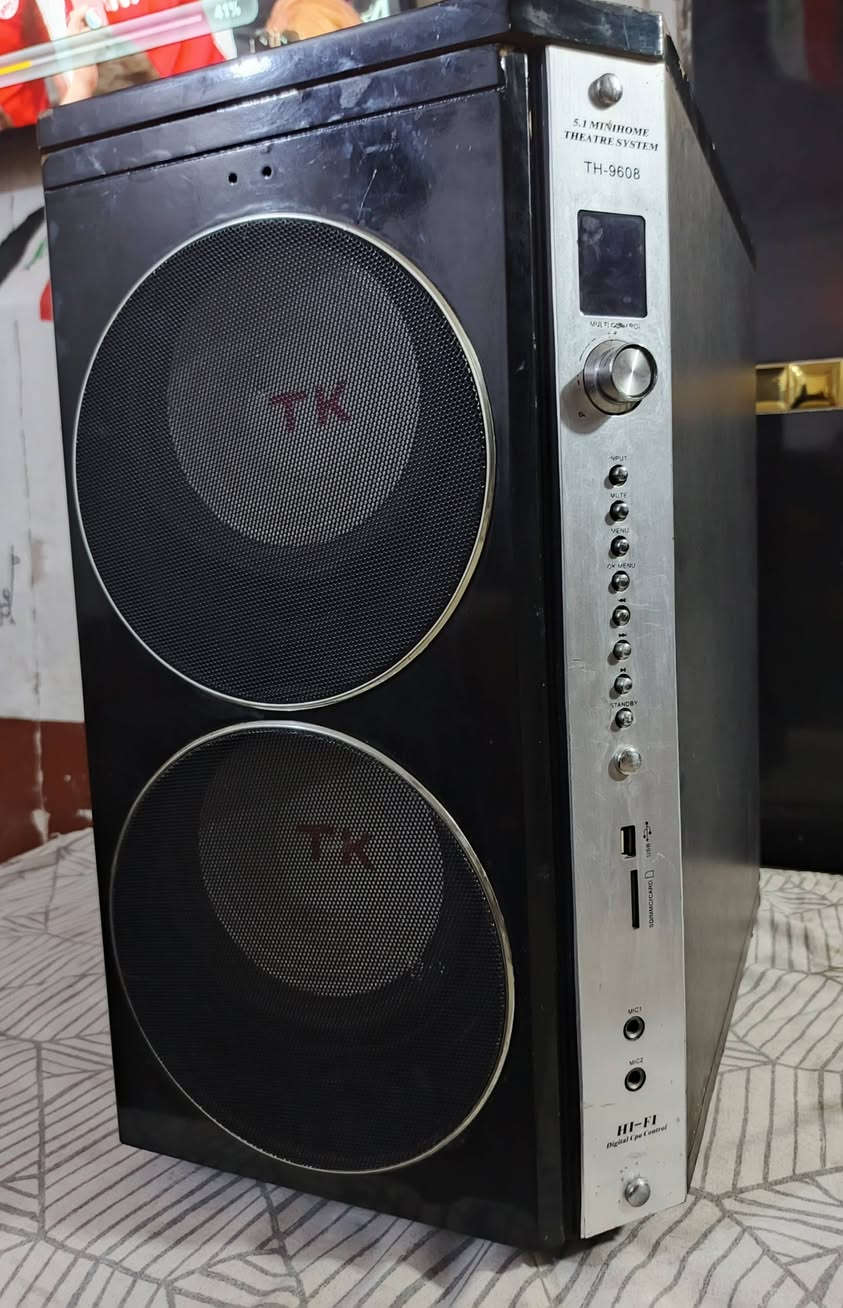 مضخم صوت كلش ضخم.... دبل سماعة.. دبل بيز.... بلوتوث... mp3 (فلاش)... أواكس... منفذين مايك... قابلية الربط على الشاشة... قابلية الربط على ال DVD ... قابلية الربط على VCD/CD...يخرج خمس سماعات...ارتفاع ٥٦ سم....عرض ٣٠ سم....عمق ٤٦ سم ..... سعر ١٠٠ الف


**إذا كنت صاحب هذا الإعلان وتريد حذفه لأي سبب، رجاءا أرسل رسالة إلى الدعم الفني**