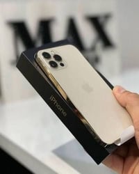 12 برو ماكس ذاكرة 256 بطارية 77 بلادي شرط ما مفتوح ولا يعبر هوه السعر ...