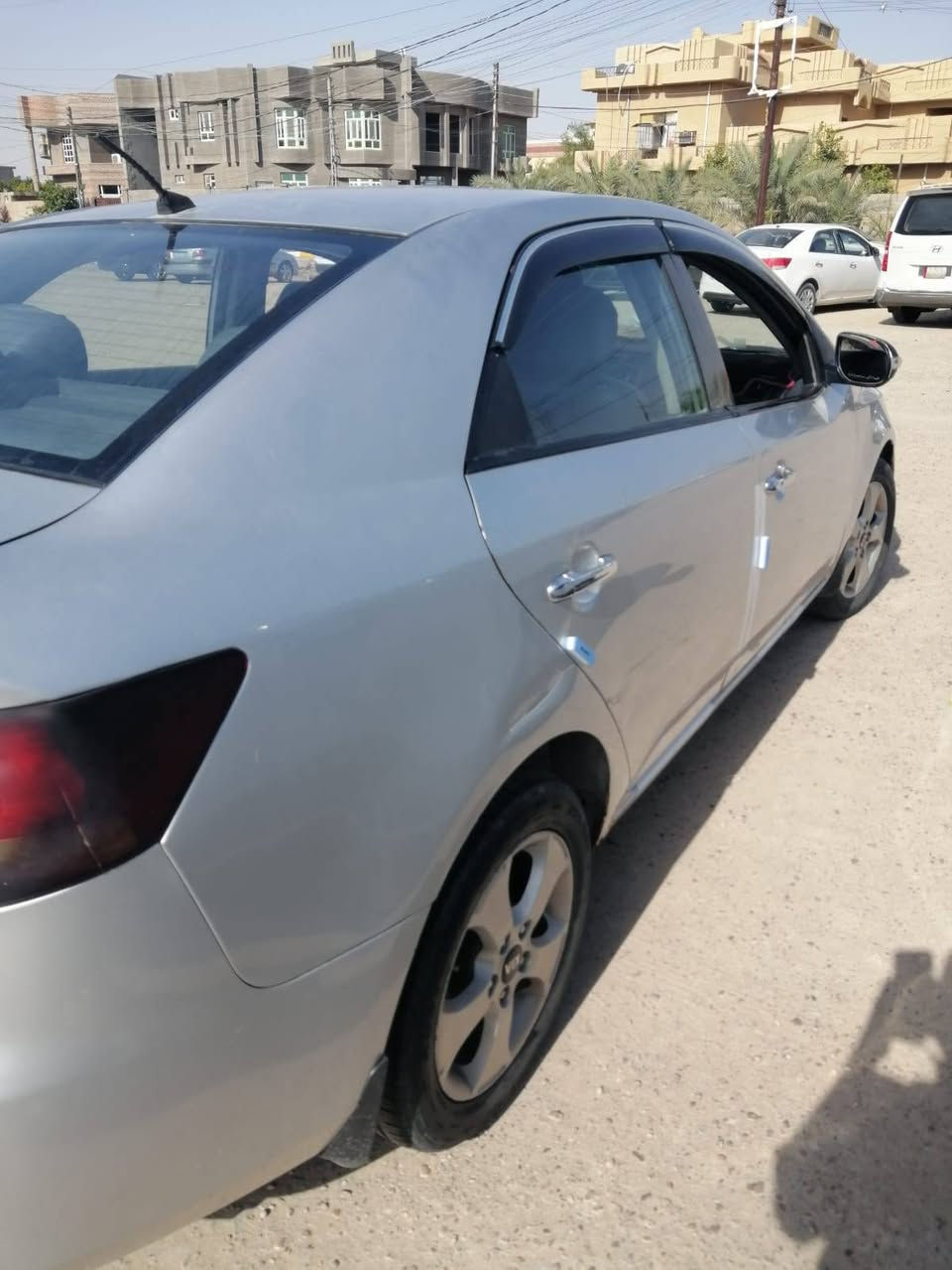 للبيع ب80 وبيه مجال بسيط جدا. 
سيراتو 2010 وارد خليجي رقم بغداد دولي باسمي
ضررها موضح بالسونار. كير محرك مكفول ،تدفئة تبريد شغال. مكان السيارة فلوجة. للاستفسار الاتصال على الرقم ***********.
أو التواصل على الخاص.
