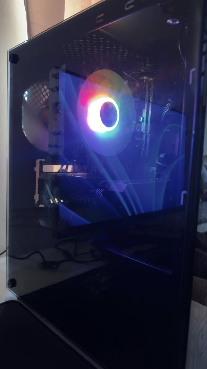 السلام عليكم تجميعه مستخدمه للبيع

المواصفات :
CPU: Ryzen 5 5600G

. Deepcool AG400 (120mm)

. ASRock B450M-HDV AM4

. Crucial 16GB (2×8GB) DDR4 3200MHz

. GIGABYTE RTX 3060 12GB

. Netac 128GB SATA SSD

. WD Blue 1TB HDD

. Deepcool PL650D 650W PSU

السعر 950 وبيه مجال بسيط 
مكاني الانبار وعندي توصيل لكل العراق
للتواصل ***********
