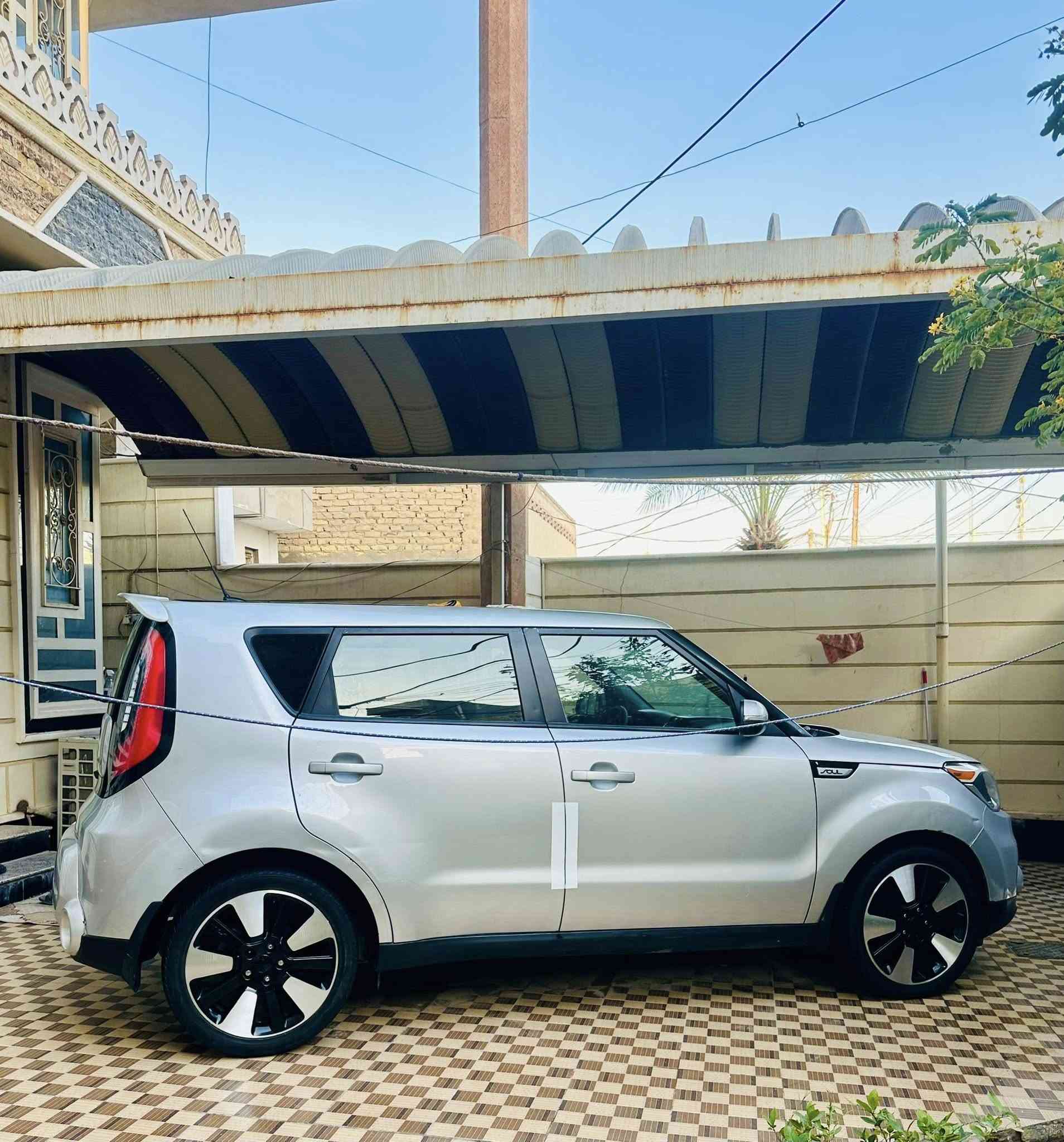 السلام عليكم
كيا صول 2014 رقم بغداد بأسمي
حادثه بنيد وجاملغ
وحاليا بيه قطع صبغ ابيع حزام علمود ما اتعبك
السياره فول الفول للاخير بانوراما /كشن جلد/ كشن كهرباء
ويل كب كروم مع تخم تاير /شاشه جبيره /لد خلفي
مكينه 2000
السياره جاهزه من كلشي 
السعر 98 وبيه مجال
مكان السياره بابل/ مركز المدينه
***********
