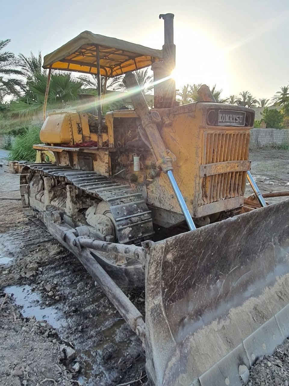 بلدوزر كوماتسو  ٦٥  كير اوتماتيك   مكان بغداد كسره وعطش   رقمها بغداد سنويه باسمي للاتصال ***********     غير متواجد ع الفيس
