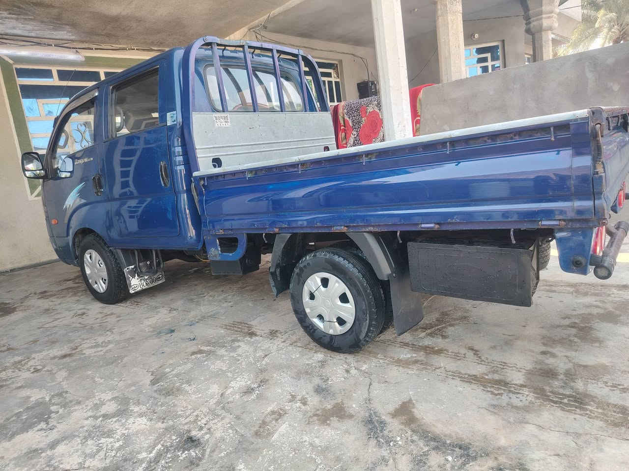 كيه حمل دبل قماره موديل ٢٠٠٧ مكفوله من ضربه بيه صبغ مكانت اثرجراد محرك يبخر بس مينقص تبريد شغال تخم تاير ميكانيك كل جديد رقم انبار مشروع وطني السعر ٨٥وبيه مجال ***********
