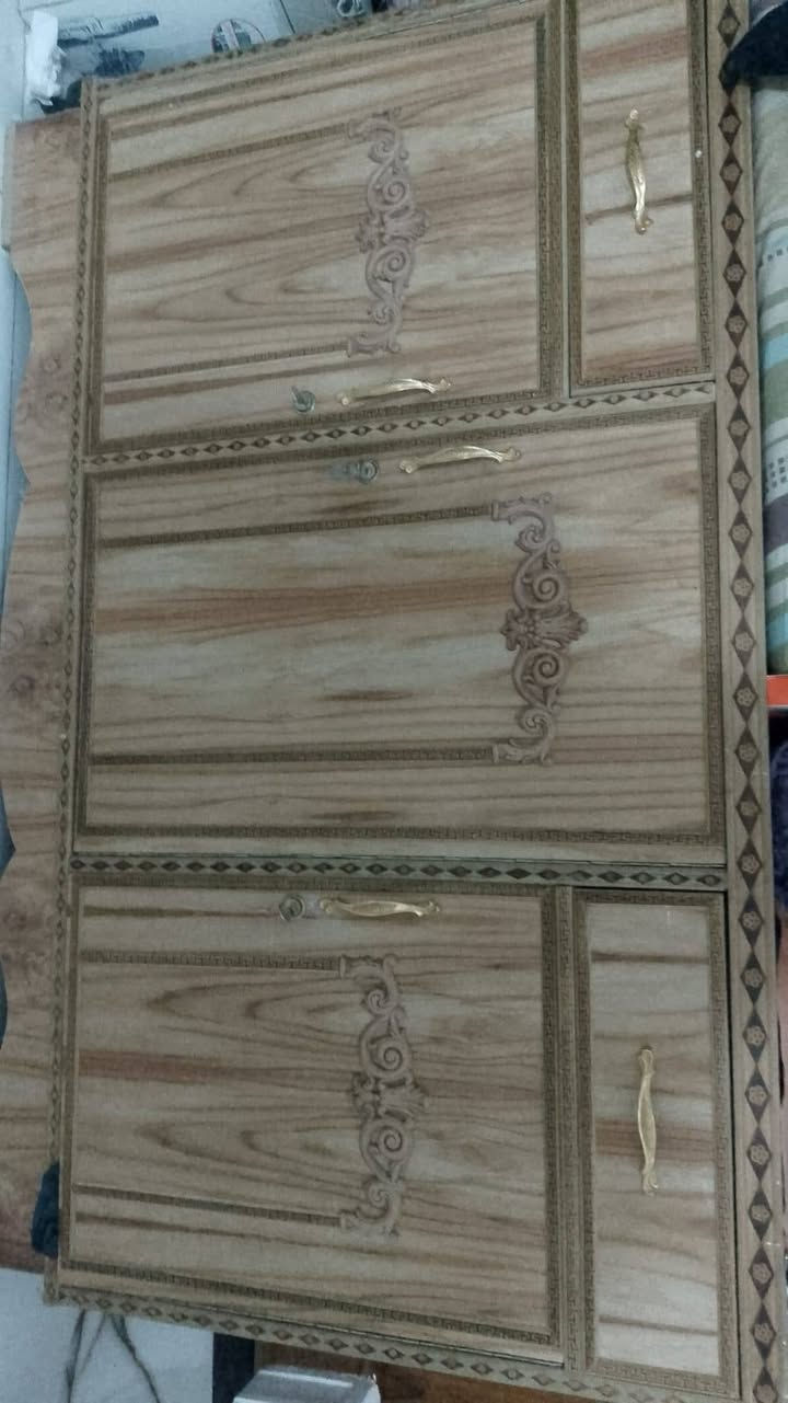 تخم ٧ مقاعد نضيف جدا مابي اي ضرر سعر ٢٥٠ وبي مجال بوفيه جديده سعرها ١٠٠ وبيها مجال الدوره
***********
