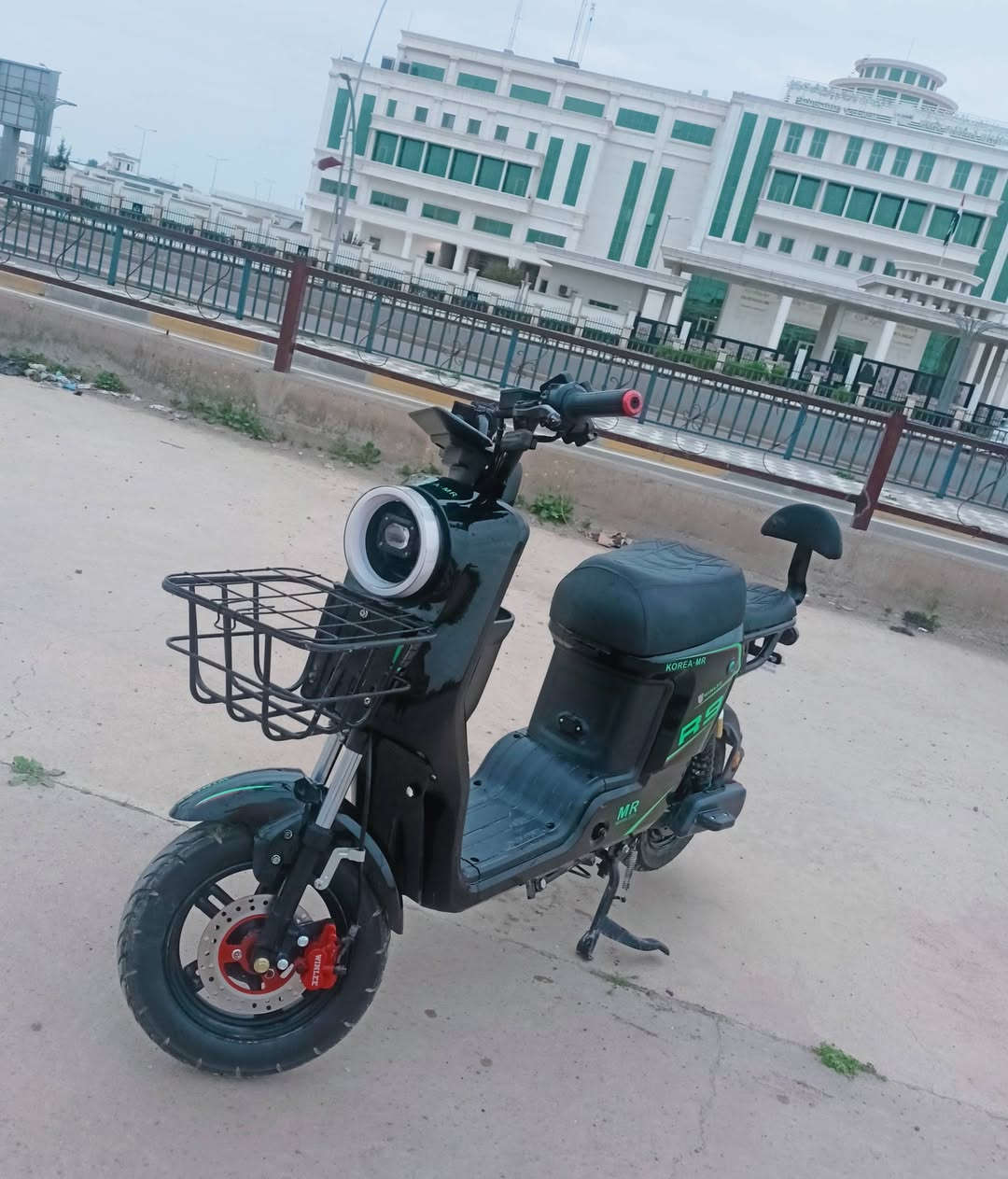 السلام عليكم 
دراجه شحن R9 للبيع موديل 25 سرعه 109 5 بطاريات اكبار البطاريه الوحد 12 فولت و 36 امبير 
بيها نضام البارك P
وبيها نضام ال R رجوع للخلف 
وبيها منفذ USP للشحن 
وبيها انذار ضد السرقه 
دراجه نضيفه كلها بل شرط مابيها اي عيب ويجي وياها شاحنتها الابلاديه ويجي وياها اسويچ وبصمه تشغيل عن بعد وكارت 
عنواني كركوك راس دوميز قرب المحافظة الجديده 
السعر 380 الف 
موجود خاص للاستفسار


**إذا كنت صاحب هذا الإعلان وتريد حذفه لأي سبب، رجاءا أرسل رسالة إلى الدعم الفني**