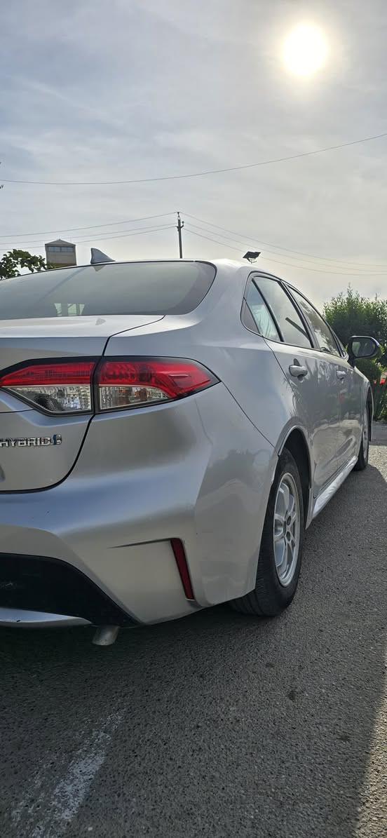 كورلا هايبرد موديل 2022 
وارد أمريكي صور الحادث مرفقة في الصور
عداد الكيلومترات: 70 الف كم
بصمة
رادار أمامي
نظام منع التصادم
تحديد المسار
مثبت السرعة
رادار تثبيت السرعة التكيفي
شاشة وكامرة خلفيه
تحكمات سترين جهتين
 هاند بريك كهربائي 
اوتو هولد
السيارة بحالة ممتاز
رقم بغداد بأسمي، هزه جديده، رقم جديد دولي

السعر 147 قابل للتفاوض
عنواني بغداد ، الكرخ
رقم التواصل ***********
