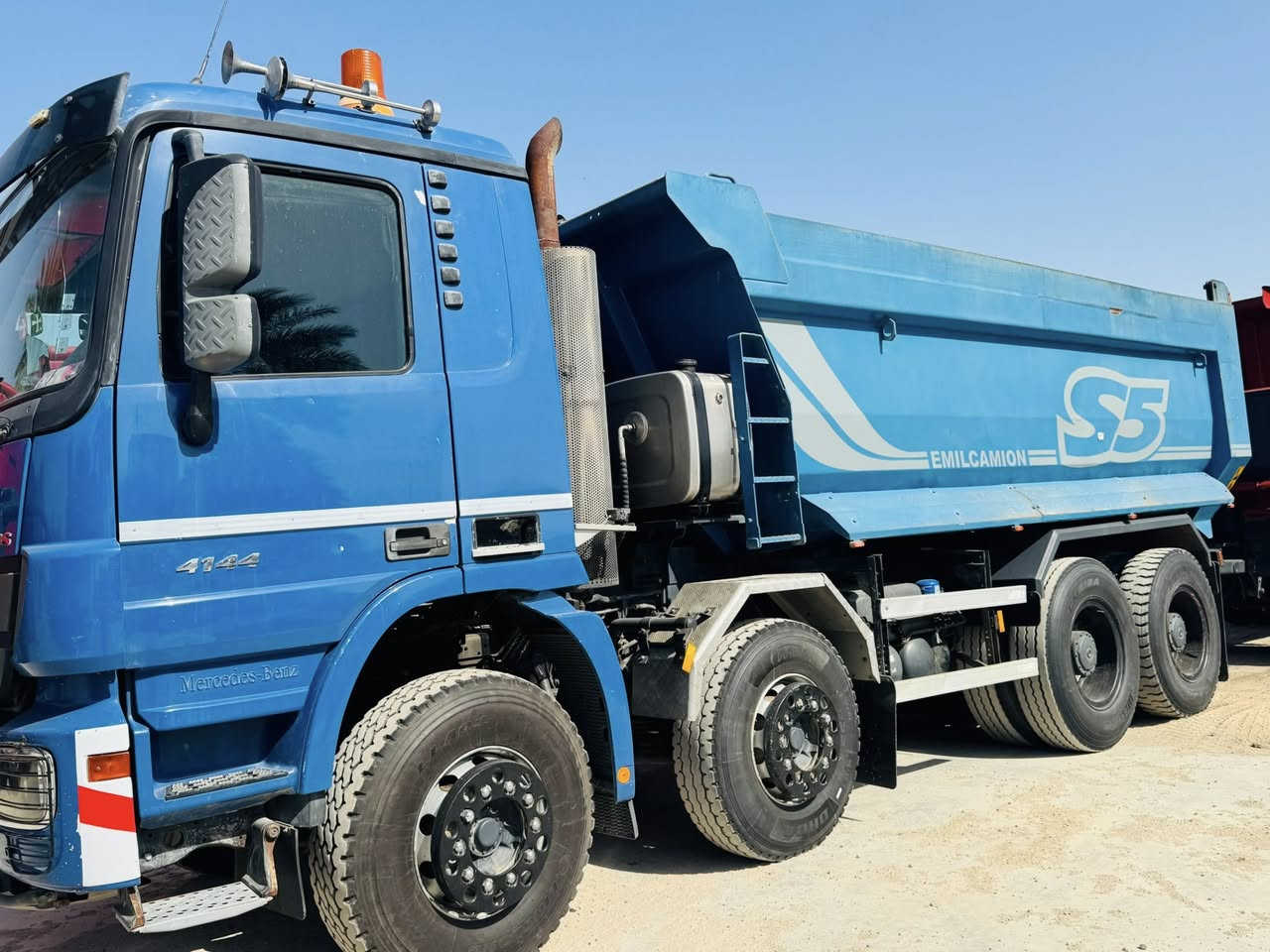 السلام عليكم 
للبيع مكينه 44كير كهربائي جي اف شيال مربوطه قاطره ومقطوره ‭0780 669 0886‬
