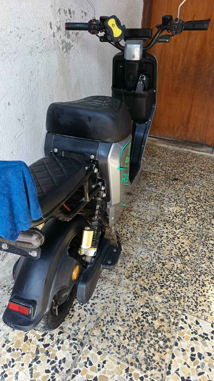 ‏سلام عليكم
‏عندي دراجه شحن R9دراجه نضيفه وشغاله مابيها اي شي ما متعوبه بس تاير الورة رايدله تبديل او تاخذا بنجرجي يركعه  سعر 300وبيها مجال العنوان البصرة كرمه علي اللطيف *********** تواصل على واتساب
‏
