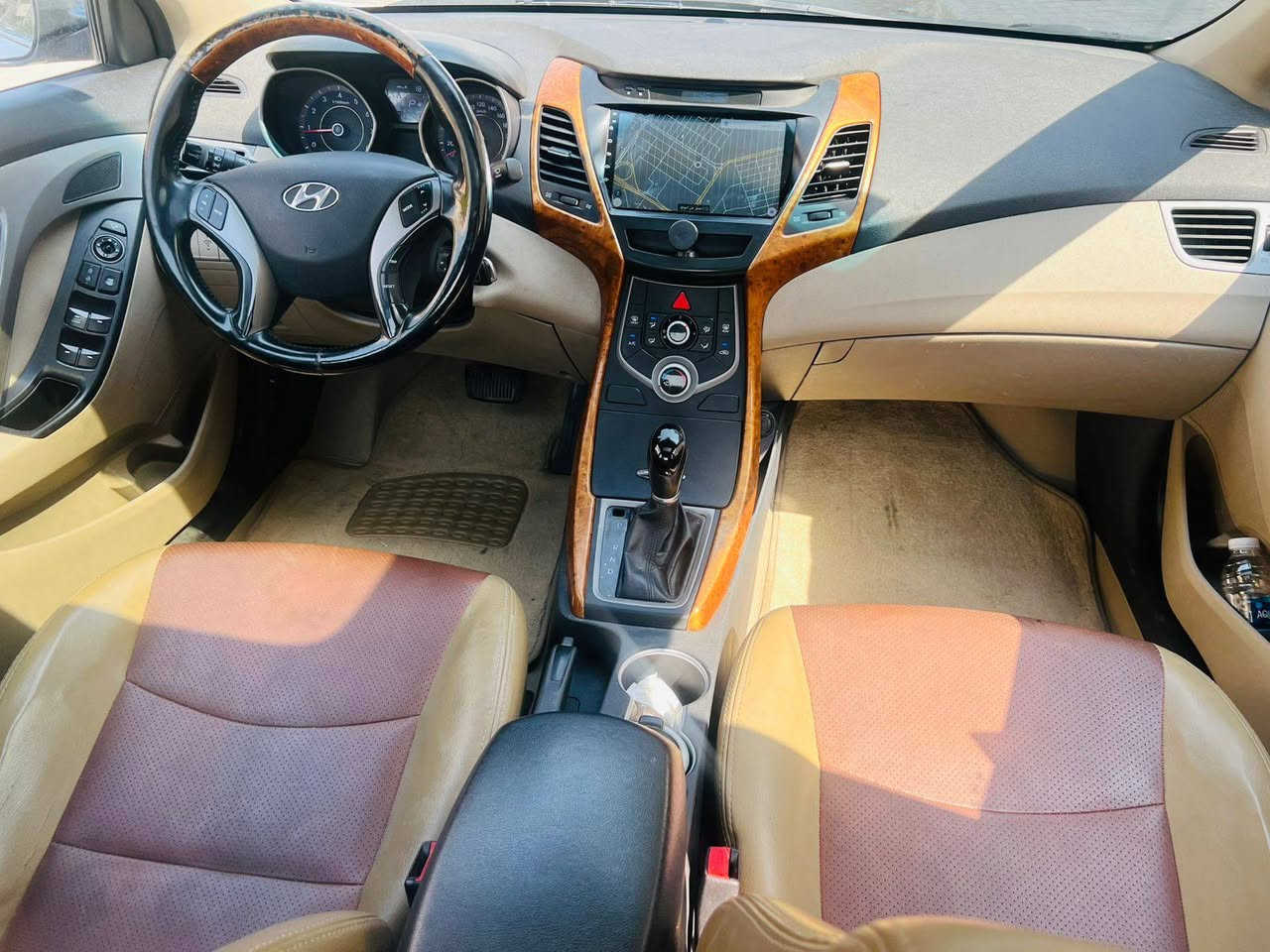 هونداي النتر خليجي 
موديل 2015 
ماشي 120 الف 
بيه جاملغ امامي مصبوغ ودعاميه امامي 
محرك 1800دوش 
جلد
صاج 
فتحه 
خمس ويل كب
رقم بغداد 
سعر 12400 بيه مجال 
تلفون ***********
مكان سياره بغداد
