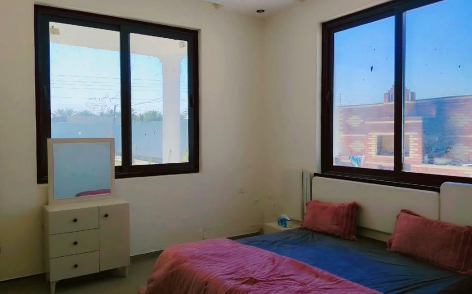 مزرعه النسر
بغداد البوعيثه 
مزرعه كامله 
غرفتين …صاله…
مطبخ كامل…العاب…
مسبح يصير مغلق ويصير مفتوح…
حديقه كبيره واسعه…كهرباء على مدار٢٤ ساعه
للحجز ***********
