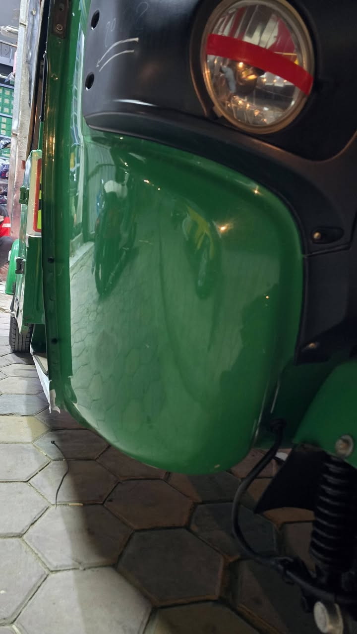 السلام عليكم
باجاج مديل  22شهر 11 مضلع  تكتك جديده   كفاله كشر ومكينه نقطت صبغ ما بيها وله بارد  رقم ذي قار  مشروع وطني تحويل ثاني يوم  

الاستفسار ***********
