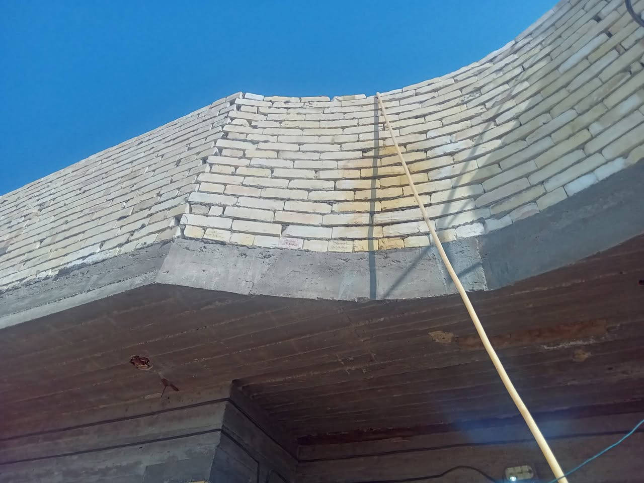 بيت 100 مربع لواجهه سته وربع نزال 16 للبيع خدمات ماءوكهربا ومجاري بغداد بحي دجلة خلف  لمعارظ اتصال *********** بي واساب ول سعر خمسين وبي مجال بسيط
