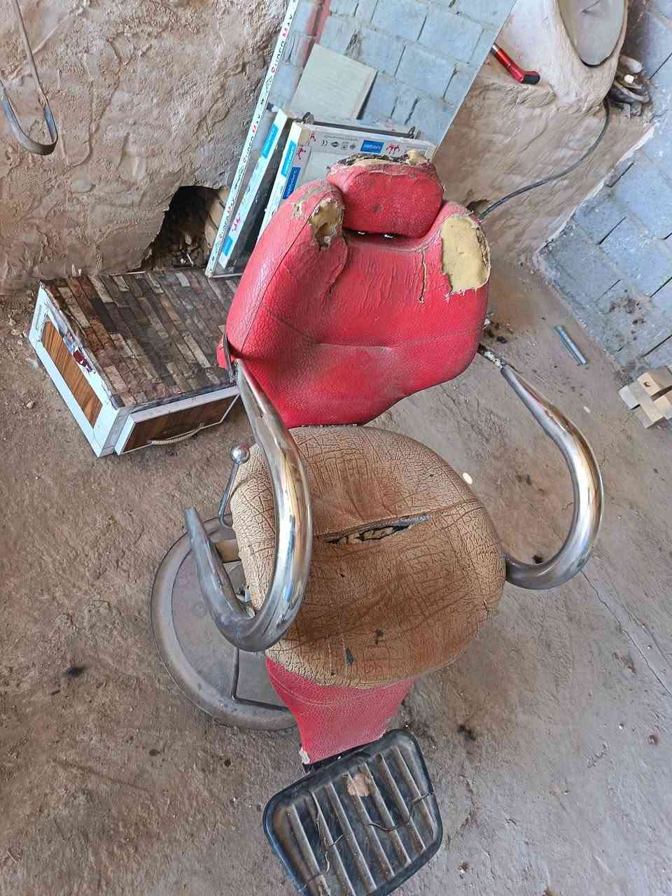 السلام عليكم كرسي حلاقة بس عوزة ترتيب وسيت ميز المنيوم أمامية وخلفية للبيع سعر مناسب
تفاصيل ***********
