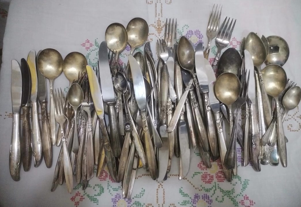 مجموعه ملاعق وشوكات وسكاكين طلااء فضه كلهم مختومات ابيعهم اعلي سعر ولي يقيمهم اليه اكون اله ممنونه @إشارة


**إذا كنت صاحب هذا الإعلان وتريد حذفه لأي سبب، رجاءا أرسل رسالة إلى الدعم الفني**