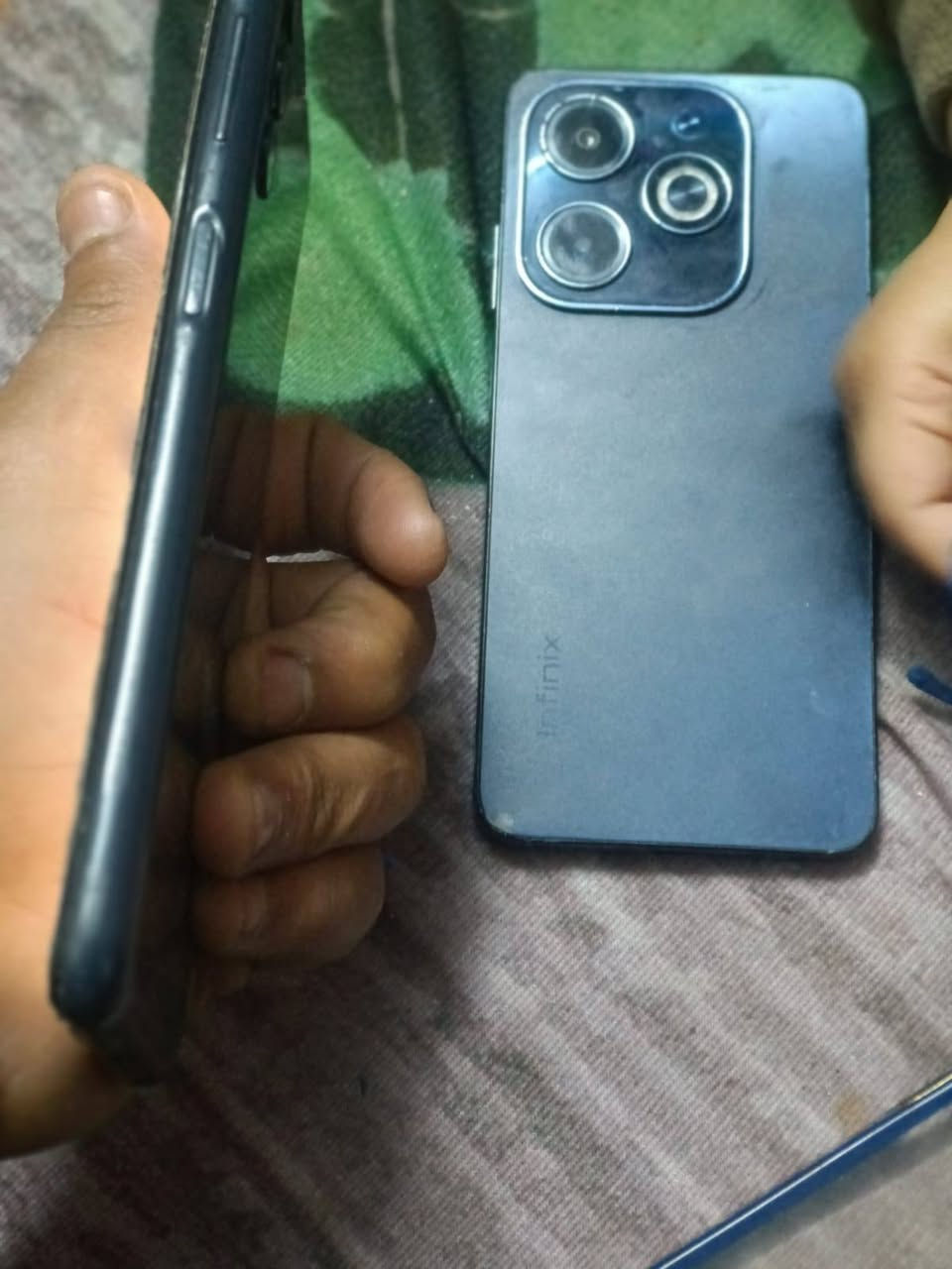 السلام عليكم اجهزه للبيع هوت 40اس و ئي 13اجهزه حلوه بيهن فطور بل شاشه بس ممثرات عليهن ابيعهن ثنينهن سوه السعر 120الف مكاني سبع قصور رقمي واتساب ***********
