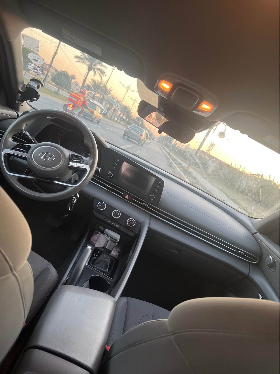 الانتره موديل 21 امريكيه. لون احمر ماروني 
موصفات شاشه ذكيه Gps ذاتي 
نقطه عمياء  اطفى ذاتي 
سياره حلوه ونظيفه 
حادثه خلفي.صبغ جزء فقط قبق جنطه. وتعمر بدايه حوض. بارد بلبنيد. كير ومكينه وتبريد جدد 
سعرها 138 
 عنواني بغداد. شارع فلسطين او مدينة صدر 
*********** بغداد, العراق
