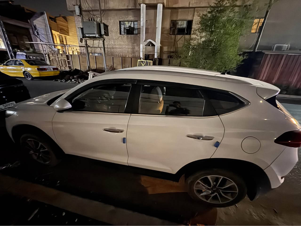 هونداي توسان ٢٠١٨ خليجي بدون ضرر السيارة عليها ادامة صدر جديد امامي خلفي راديتر جديد تبريد ثلج كير محرك مكفولات اشاير بالمري وشفط تحكم ستيرن جهتين شاشة كاربلي تبريد قطعتين 
السيارة بيها شخط بسيط اباب السايق وحالوب 
رايدها ١٦٣ ورقة
*********** بغداد, العراق

