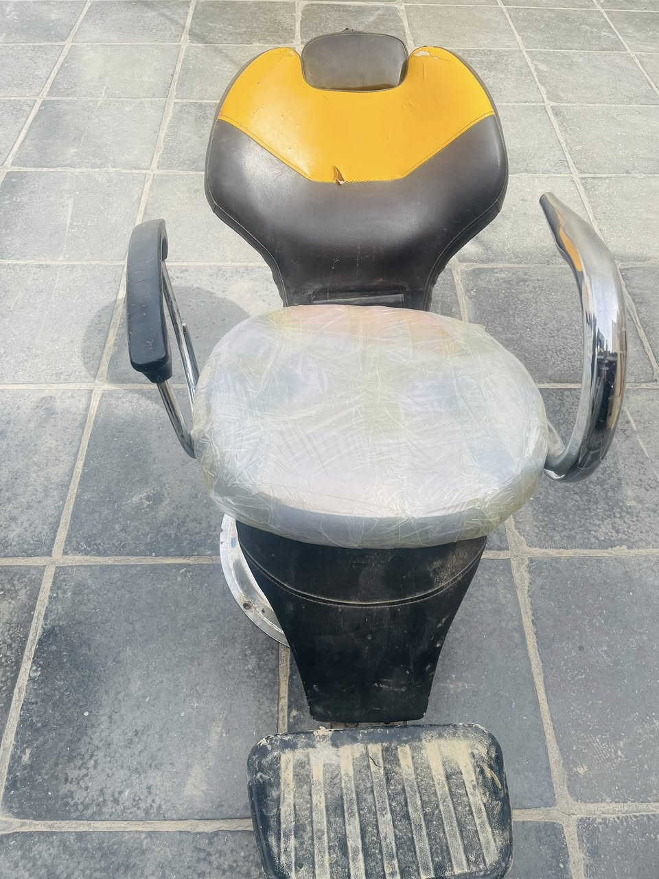 السلام عليكم كرسي حلاقه للبيع نظيف كلش جك وتكيه شغالات مكاني الشطره ***********
