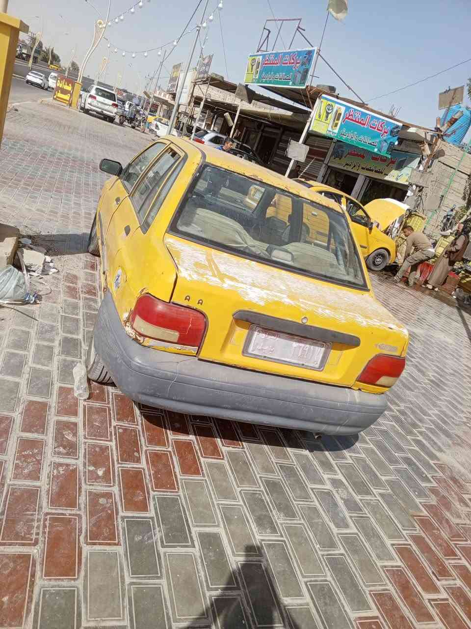 السلام عليكم سياره سايبه للبيع مديل 14سياره خير من لله نضيفه حلوه مال شغل سياره جاهزه مكينه وكير خير من الله سياره بدون  راعي مكفوله عن السرقه عندي سنويتها السعر 10ورقات ***********
