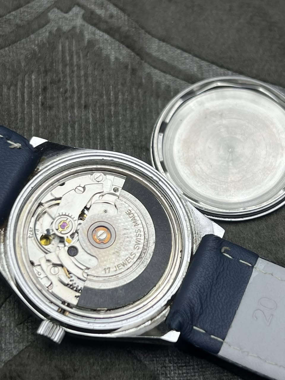 ساعة دوجينا ماتك سويسري اصلي اوتوماتيك 17 حجر منفذ شهري قطر 35 ملم سير مستبدل ماكنة دوجينا معلمة 
المينا عليها اثار قدم بسيطة

السعر خاص فضلاً
واتساب ***********
