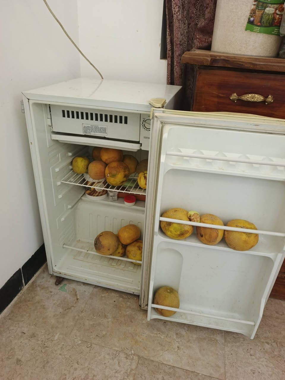 ثلاجة ناشينال اصلية صغيرة نضيفة مكفولة من تصليح والعطل وتجميدها يخبل بطل الماء ربع ساعه يجرش رايدها ب50 مكاني بغداد الصابيات قريب شعلة ***********
