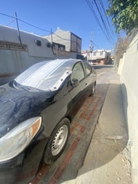 نيسان فيرسا ٢٠١٤ وارد أمريكي للبيع سيارة نظيفة وما متعوبة ابد تجي وتجي...
