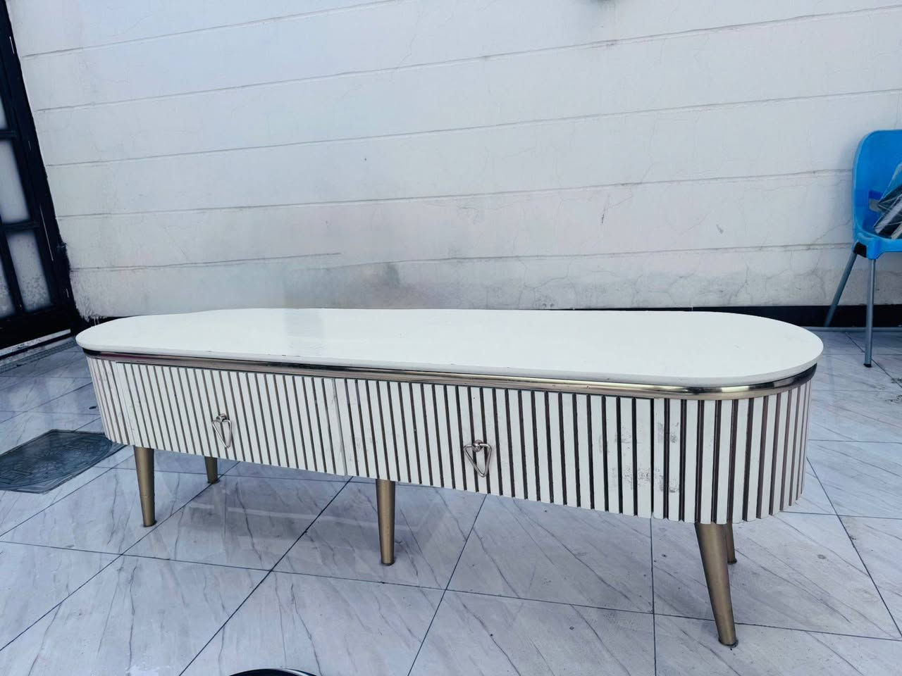 ميز تلفزيون عدد 2 كلش جديدات السعر ثنينهن 280 الف
***********
