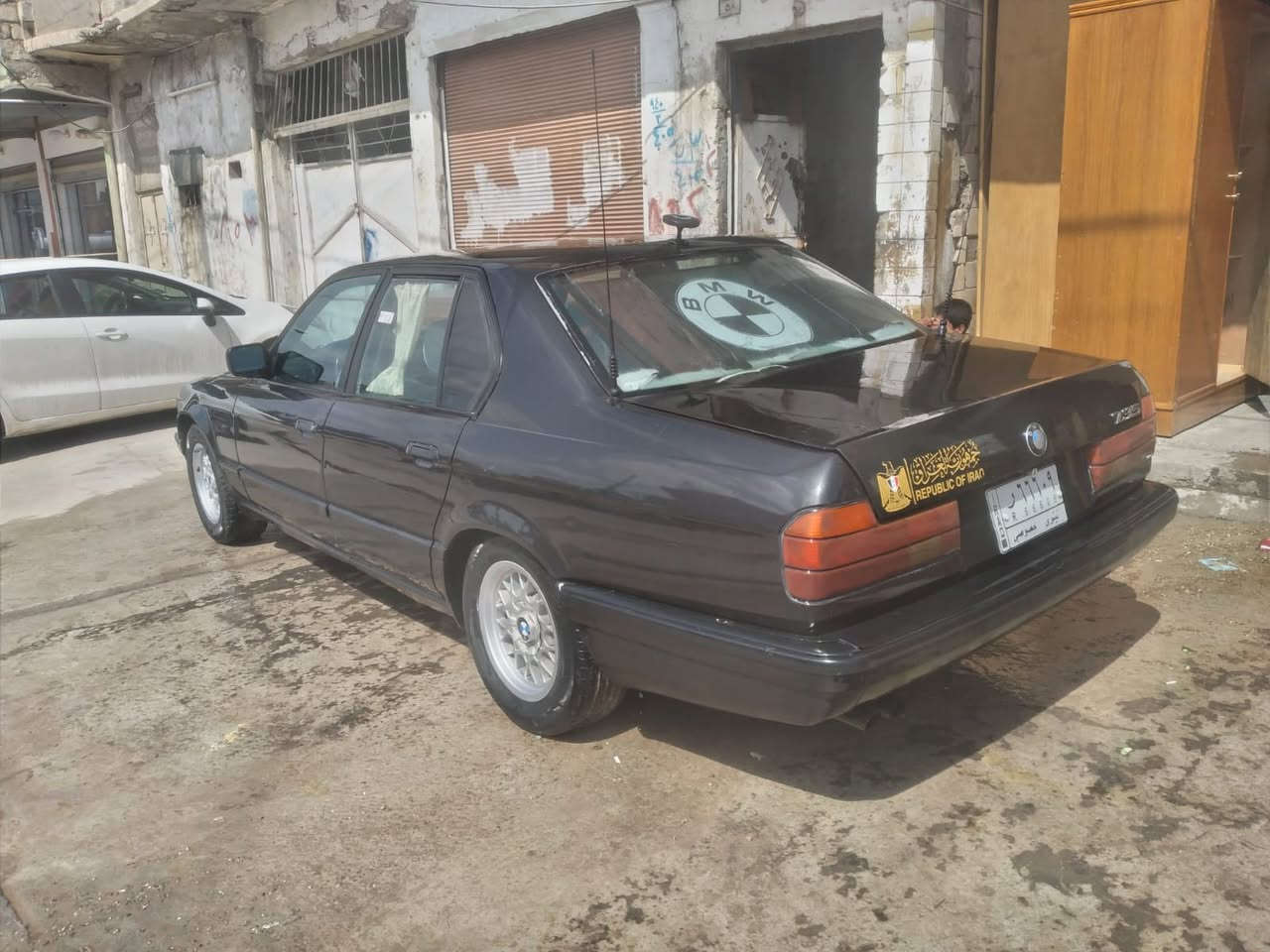 السلام عليكم سيارة بيئم محرك وكير وطخم توتير جديد رقم الماني شرط التحويل السعر 50 وبي مجال 
***********
***********
