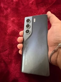 تكنو كامون40برو فايف جي العشوائيه ٨+٨ يعني ١٦ وذاكرته 256 جهاز نظيف ال...