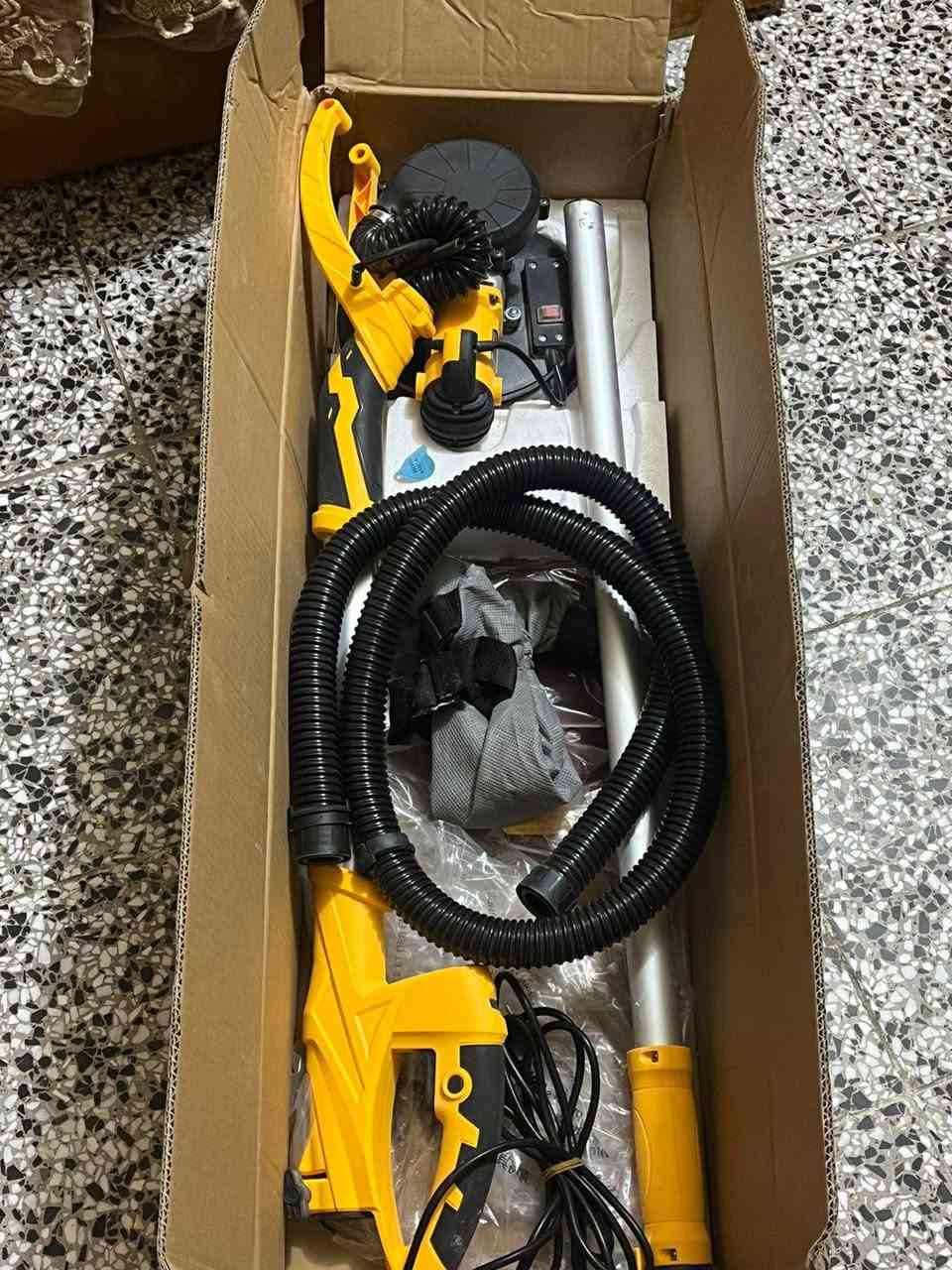 سلام عليكم اخوان مكينه تصفير حياطين وكاشي جديده بال باكيت سعرها 80الف بغداد العنوان الحبيبيه 
رقم التلفون ***********
