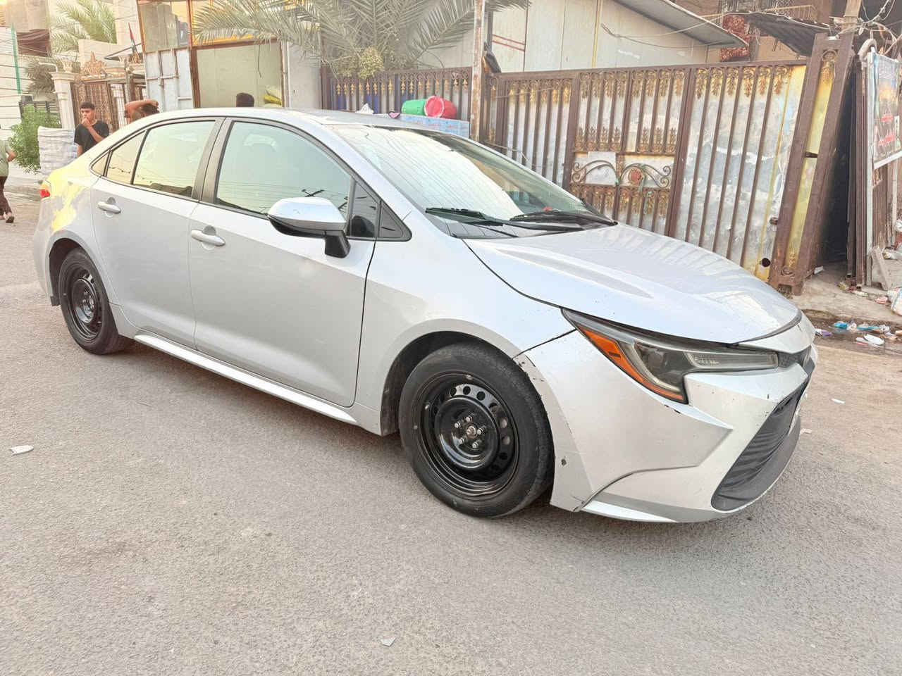السلام عليكم
سيارة كورلا لون سلفر 
موديل LE23مكينة 2000
طاحونة
وارد امريكي حادثها شطح جاملغ وباب وشوية من الباب الخلفي 
ماشية 83الف ميل رقم بغداد بأسمي 
مواصفاتها 
تحكم ستيرن جهتين 
مانع انزلاق 
اوتو هولد 
هاند بريك كهربائي
تحديد مسار 
توقف ذاتي 
سياقة ذاتية
رادار امامي 
شاشة كامرة خلفية 
مثبت سرعة
الرقم***********
***********
