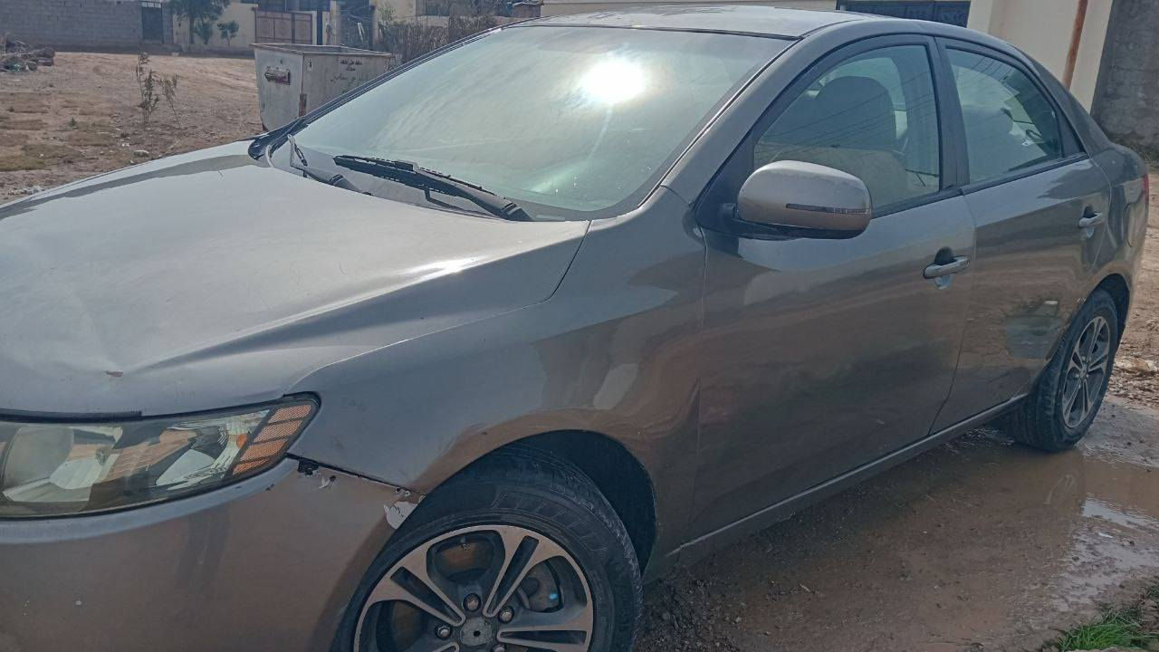 السلام عليكم فورتي 2012 امريكي
مكينة 2000 بيهة 3 قطع 
وكذلك بعد اكو طخات بسيطة واضحة بالصور
بيهة لغد جهة السايق
باسمي رقم ديالى
مكان السيارة بعقوبة
سونار ما عندي
السعر 76 بيهة مجال بسيط جدا
مكلف بالنشر
***********
