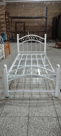 سرير • غرفة نوم • مفروشات