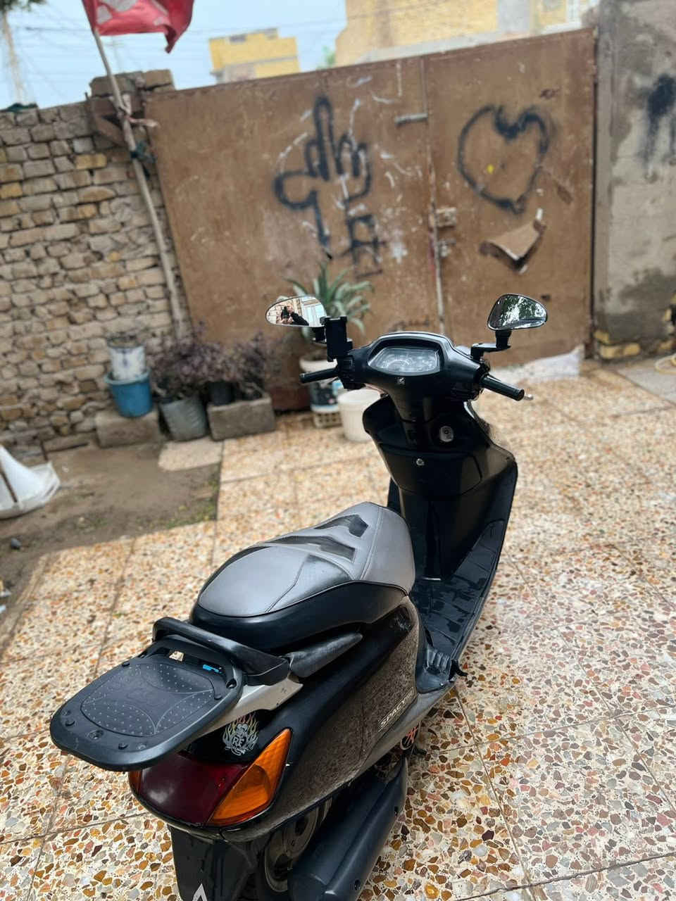 السلام عليكم دراجات  عدد ثنين وحدة صينية ووحدة ياباني للبيع دراجات نضيفات كفرات بلادية شغالات سلف وهندر كهربائيات كاها شغالة مستعجل عل البيع سعرهن ثنينهن 950 الف الشراي يخابر ويدلل *********** مكاني نعمانية
