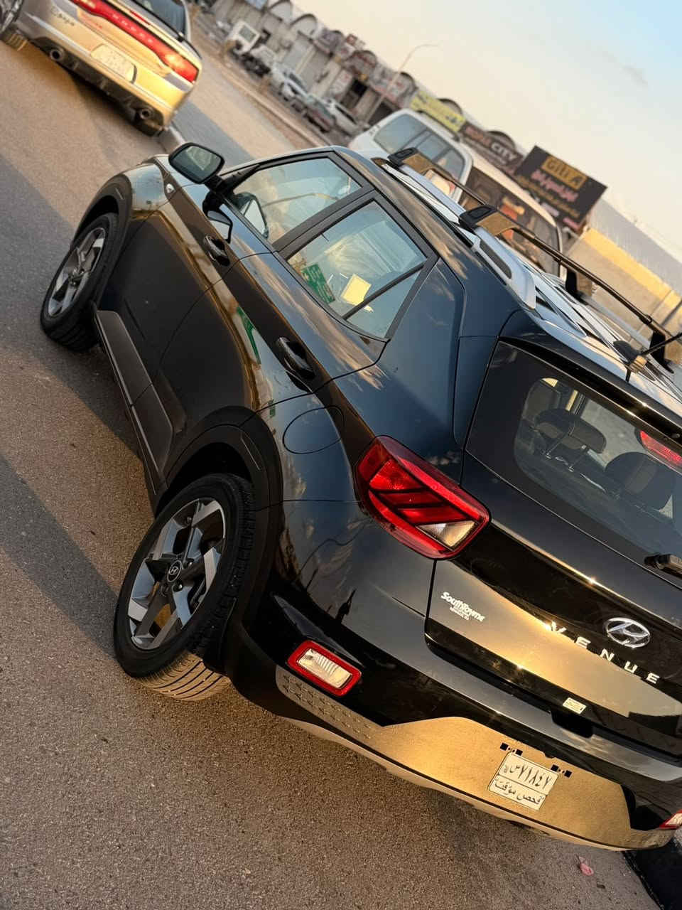 يا الله سلام عليكم هونداي فينيو مديل 2024السياره جديده وارد امريكي فول مواصفات فتحه بصمه رادارات حساسات فول قطعتين صبغ والباقي كفاله شاصي لغد كله كفاله البيع السعر 127العنوان البصره ***********
