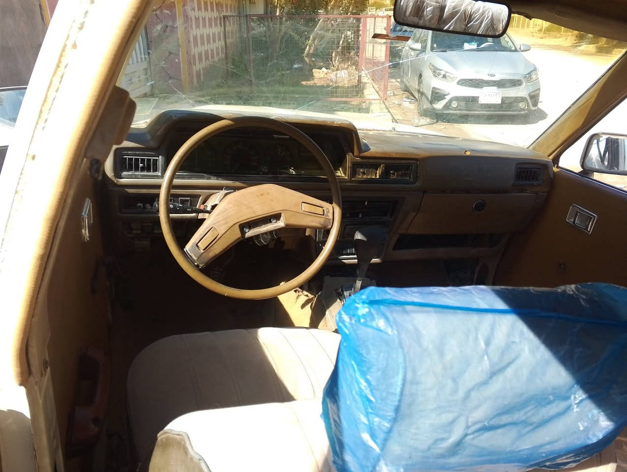 سلام عليكم سيارة كرونة موديل 81سياره كامل تبريد شغال كهربئيات كير اوتماتيك السعر 30المكان سكندرية بابل ***********/‏‪***********‬‏
