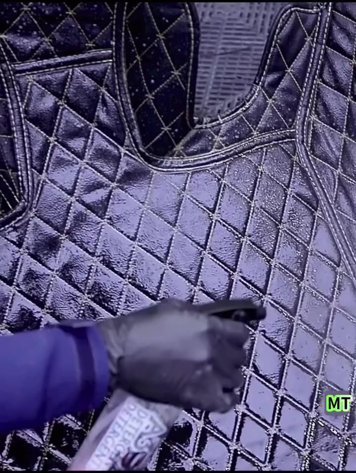 3 درجات من القوة… حتى تختار الأداة الصح لكل سطح ✔️

🔹 الفرشاة الناعمة (شعر حصان طبيعي) 
مثالية لتنظيف الجلد، الأقمشة، والأسطح الحساسة بدون خدش أو إجهاد للسطح، وتمنح تنظيف عميق وآمن مع توزيع متوازن للرغوة.

🔹 الفرشاة المتوسطة (شعيرات بلاستيكية متوازنة) 
خيار عملي للتنظيف الداخلي العام مثل البلاستيك، الأبواب، الديكورات، والفرش القماشي، تجمع بين الفعالية واللطف للحفاظ على جودة السطح.

🔹 الفرشاة الخشنة (شعيرات قوية عالية التحمل) 
مخصصة للأعمال الثقيلة كتنظيف الإطارات، والأسطح شديدة الاتساخ، مع قدرة عالية على تفكيك الأوساخ المتراكمة بسرعة.

⚙️ متوافقة مع الدريل والمكائن الهوائية لتسريع عملية التنظيف ورفع كفاءة العمل باحترافية. 
اختيار الفرشاة المناسبة يعني نتيجة أفضل، جهد أقل، وحماية أعلى للأسطح

#منتجات_ومعدات_العناية_بالسيارات


**إذا كنت صاحب هذا الإعلان وتريد حذفه لأي سبب، رجاءا أرسل رسالة إلى الدعم الفني**