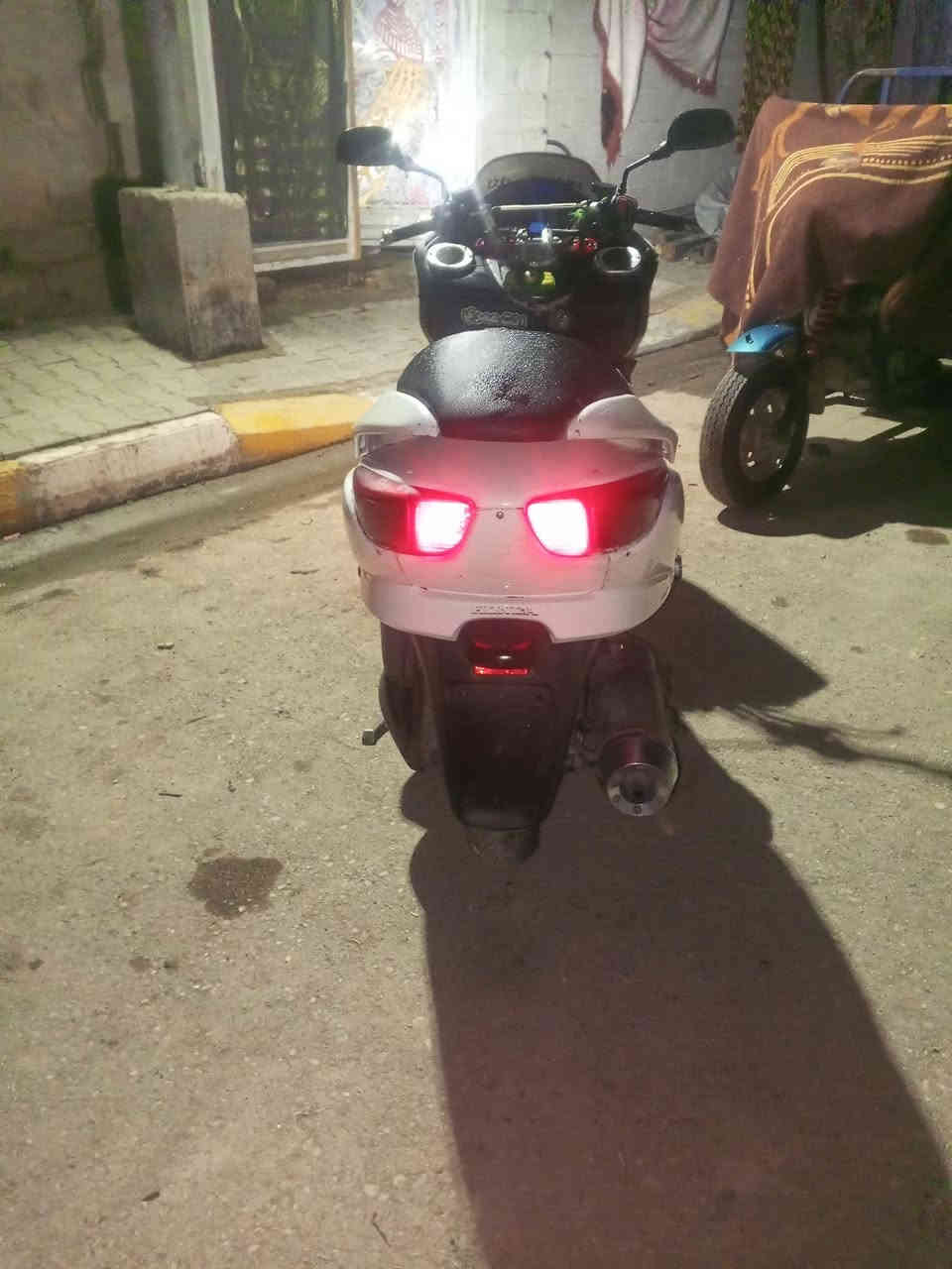 السلام عليكم دراجه للبيع او مراوس ب4 كير فورزه 0-8 شغاله شرط الفحص
كهربائيات كلها شغاله سماعات شغالات دشبول شغال اطلع بيها وين ماتريد تشتغل بصمه سعر 600 وبيها مجال 
... رقمي /***********   //مكاني قضاء الحي
