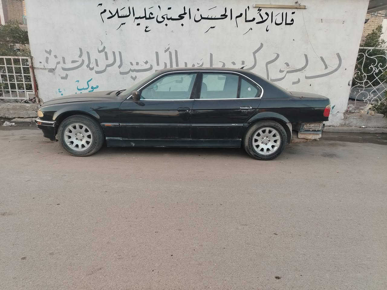 خفاش 740 موديل 95 محدثه 2000 رقم بغداد طرف ثالث مكينة وكير مكفولات كير تمساح غرفه جلد كهربائيات كلها شغاله بدون حادث السعر ٣٧ بكان بغداد الحبيبيه قرب ساحت الحمزه رقم ***********
