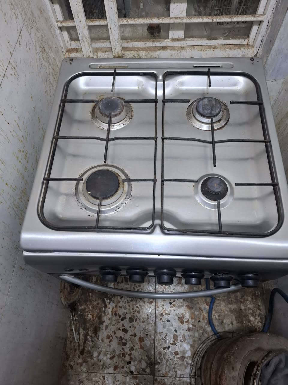 طباخ للبيع شغال عيونه مع الفرن 
السعر ٧٠وبي مجال للاتصال ***********
