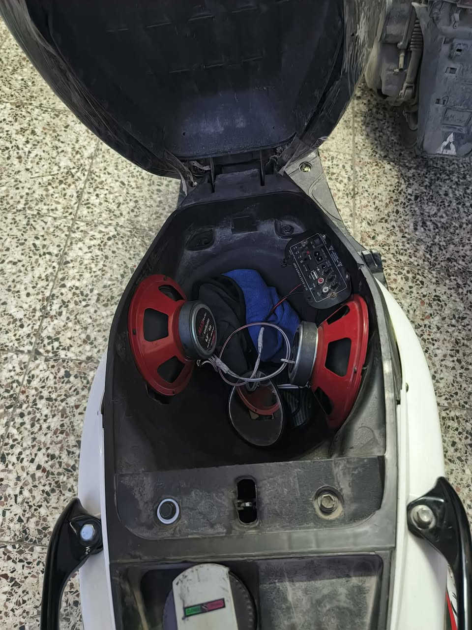 سلام عليكم دراجه ماكس للبيع مكينه مفتوحه شغل درجه أولى شلعه معدل امفوله للاخر بيها اشويه ملاحظات الكفرات ماكاعدات بل الضبط والباقي فول الفول السعر من الأخير قفل 🔒400الف وإذا مراوس بدراجة إيراني رقم الهاتف ***********   العنوان بغداد مدينه الصدر الفلاح... تحياتي الكم
