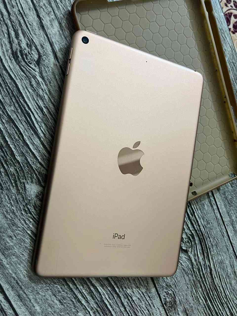 ايباد ايفون للبيع السعر 260 الف وبي مجال قليل للشراي مامفتوح ابد وياا شاحنه ٢٥ واط الاصليه فقط.
عنواني بغداد. . ضمان شهر استرجاع اذا بي اي خلل  
 لاستفسار على هذا الرقم ***********
