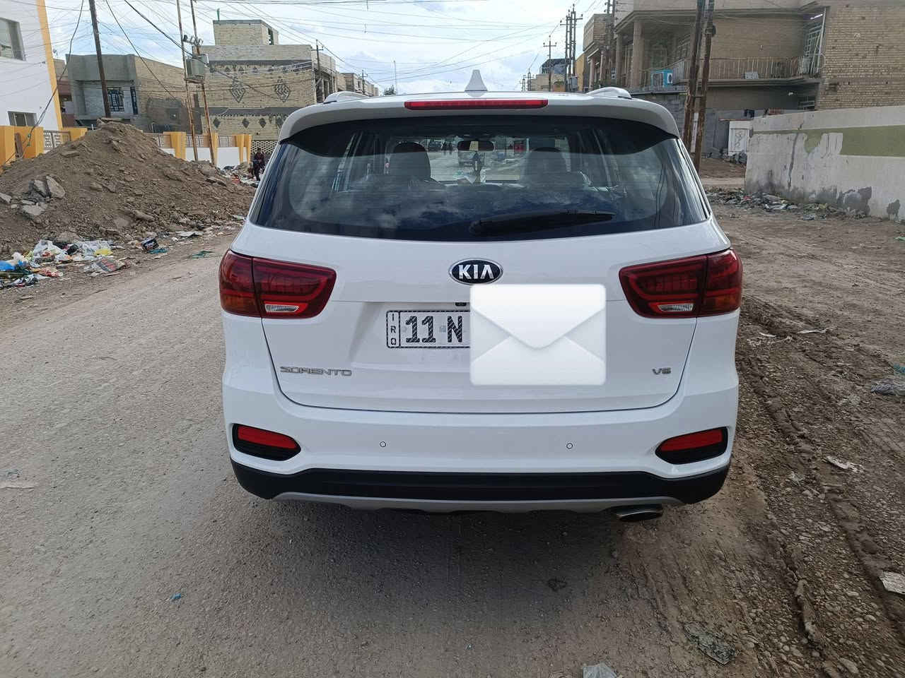 السلام عليكم ورحمه الله وبركاته
سورنتو رقم بغداد موديل 2020 
 ماشيه 45 حقيقي دك جرس
محرك 3500 6 سلندر 
كير 8 نمر  
فول عدا الخمس كامرات بانوراما 
سبعه راكب ثلاث قطع تبريد  
 تحكم ستيرن جهتين +نضام شحن لاسلكي 
كاميرا خلفية دوارة 4  أنظمة قياده 
حساس خلفي امامي ميري شفط 
كراسي جلد كهرباء +الاماميات تدفئة تبريد 
والخلفيات تدفئة فقط 
دبل شباك حساس امامي خلفي 
ترحيب 
العنوان بغداد ابو غريب  السعر 283 
مواصفات الفول معروفه 
الاتصال *********** موجود واتساب
