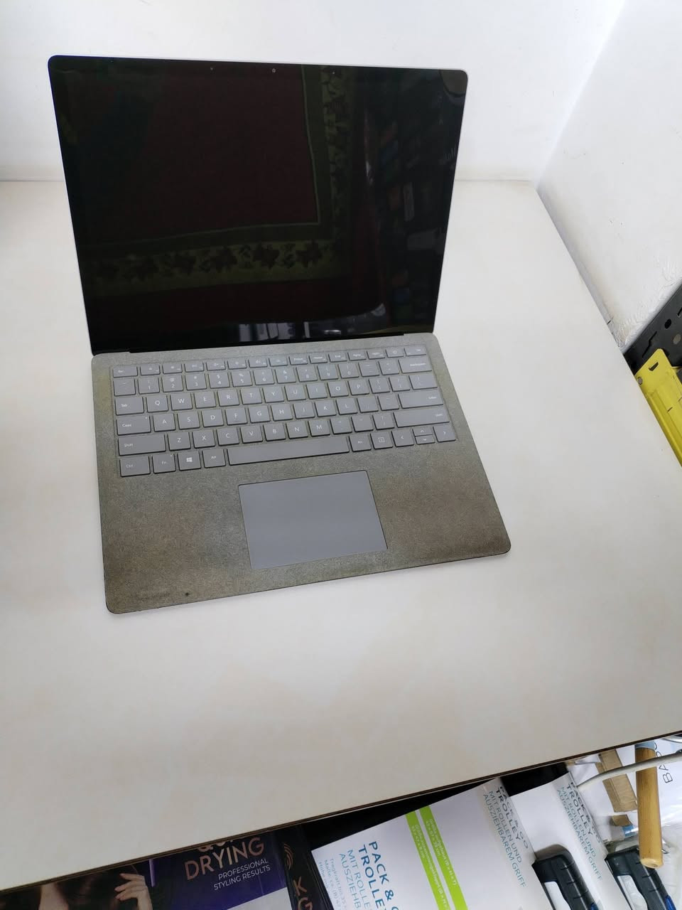 السلام عليكم  لابتوب ويندزو
شاشه لمس 
ذاكره  1 تيره 
الجهاز كلش نضيف 
مداخل تصليح 
حجم الشاشه يمكن 14 ماا متاكد 
وياء حساب علاني ترويج تيكتوك 
 بس الحساب مشتري ب 250 
الجهاز كله شغال 
مستعجل عل بيع سعر 550 الف 
***********
متواجد واتساب
