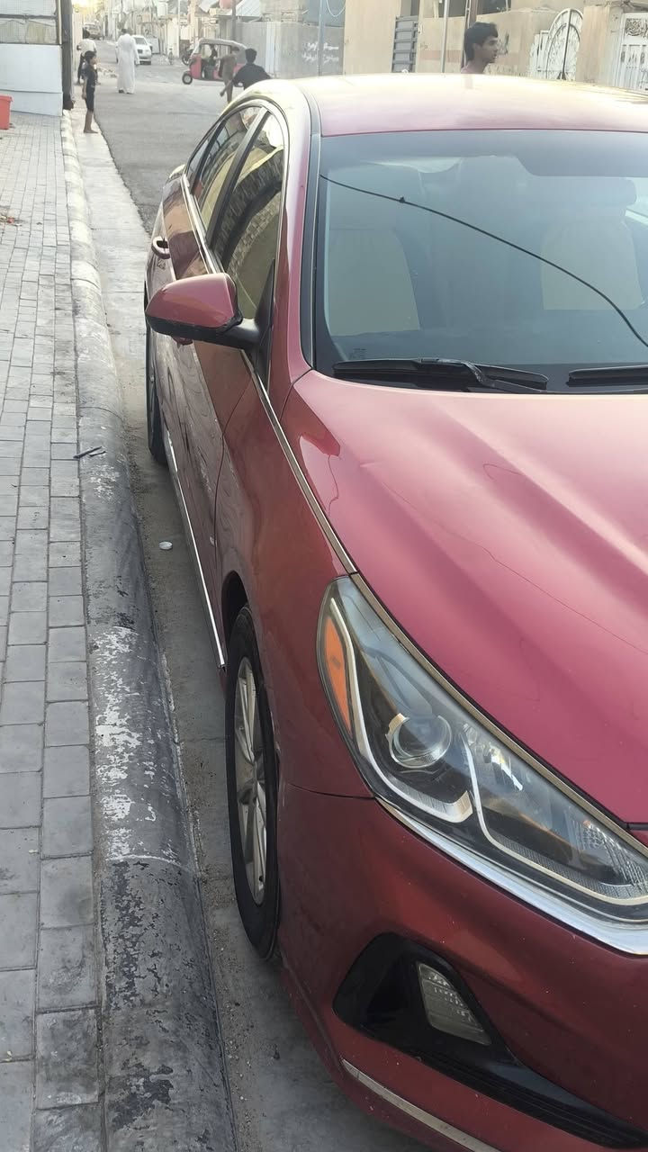 سوناته موديل 2018 وارد امريكى ليبل واحد بيه قطعتين صبغ باب الصدر والباب الخلفي سياره جاهزه كير ومحرك وتبريد مكفولات حداديه تخم تاير رقم اربيل الدولي هزه جديده تريد تحويل وكاله السعر 122 ورقة وبيه مجال موبايل 
***********

