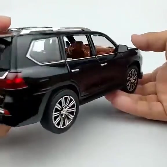 السلام عليكم 
🚙 سيارة لكزس حديد حجم كبير بتفاصيل تخبل

💡 إضاءة أمامية وخلفية + مؤثرات صوتية واقعية

🚪 الأبواب والكبوت والشنطة تفتح بالكامل

✨ تصميم فاخر يشبه السيارة الحقيقية

🎁 هدية مثالية للأطفال وعشّاق السيارات

🖤🤍 متوفرة باللون الأبيض والأسود

📦 الكمية محدودة – احجزها الآن


**إذا كنت صاحب هذا الإعلان وتريد حذفه لأي سبب، رجاءا أرسل رسالة إلى الدعم الفني**