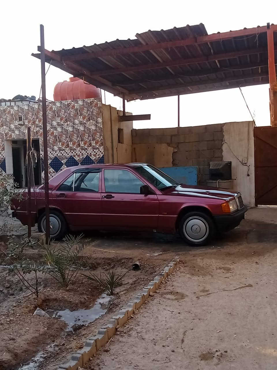 السلام عليكم  سياره مرسدس 190موديل 93محرك وانجي 6محرك وكير كفاله سعر 50وبيه مجال الستفسارات على هاذ رقم ***********
