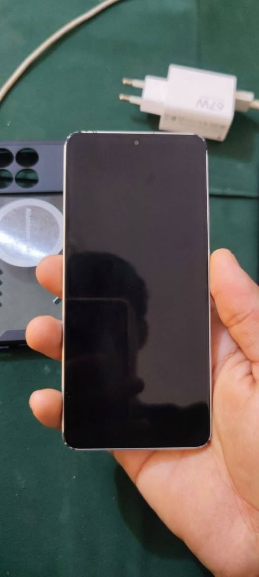 سلام عليكم
جهاز بوكو x6 pro 5g مواصفاته قويه و معروفه

ذاكرة 512 الرام 12+12

ملحقاته كامله نقصه فقط الكارتون 

الجهاز نظيف و حلو 

اريده مراوس بـ ايفون 12 برو ماكس او 13 عادي حتى لو مبدل بي قطع 

للاستفسار ***********
