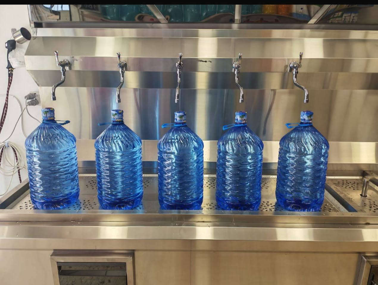 السلام عليكم
إخوان اللي عنده ستوته وحاب يشتغل اني عندي محطة مياه RO 🚏 في الغزاليه شارع أسواق الزاوية 
واحتاج أبو ستوته يوزع مي للبيوت والمحلات بأجرته اللي حاب يتصل على هذا الرقم ***********
